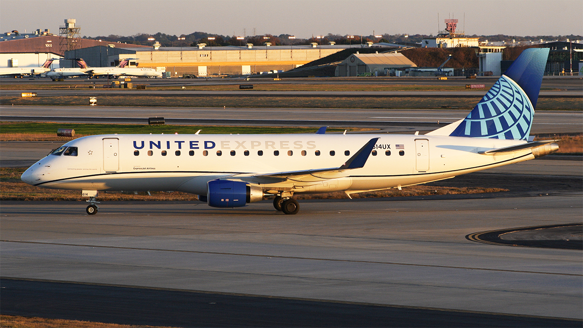 Full size: United Express (Expressjet) Embraer E175 N614UX at Hartsfield-Jackson Atlanta International Airport